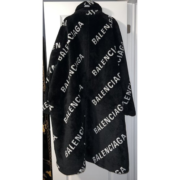 Balenciaga Logo-Print Fur Coat - Picture 6 of 13